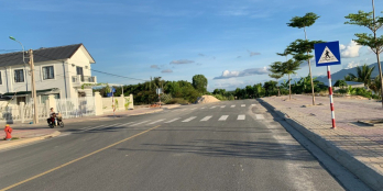 Bán đất giá rẻ,full thổ cư,2 mặt tiền đường,gần Biển và Đầm Thủy Triều Cam Lâm.