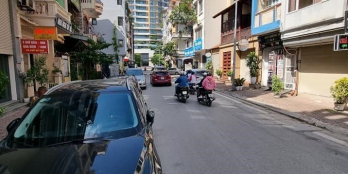 Nhà Lạc Long Quân 57m2, view hồ Tầy, đường oto tránh nhau, KD đỉnh, 17tỷ