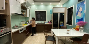 Nhà phân lô Hoàng Quốc Việt 45m2, đường thông oto tránh, khu dân trí, 7.8tỷ