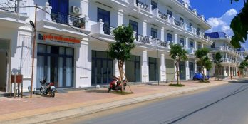 Nhà đẹp sang trọng 1 trệt 2 lầu, Sổ hồng, mặt tiền QL 57C,Bến Tre