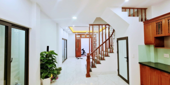 Nhà Trung Kính 48m2, oto đỗ cửa, khu dân trí cao, an ninh tốt, 7.5tỷ