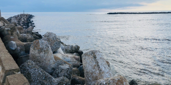 Đất đối diện Coopmart Đức Phổ, có bãi đậu xe trước nhà