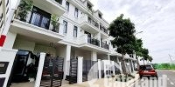 CẦN SANG LẠI NỀN NHÀ PHỐ VIÊW HỒ, CỬA ĐÔNG NAM DỰ ÁN LA VIDA RESIDEN