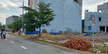 Cần bán lô đất cạnh karaoke Đông Nam.Lô đôi rất đẹp...