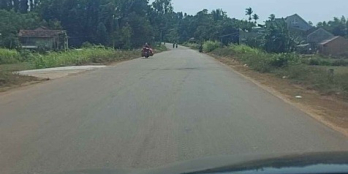 Bán lô đất vị trí trung tâm,buôn bán kinh doanh. Mặt tiền đường như hình