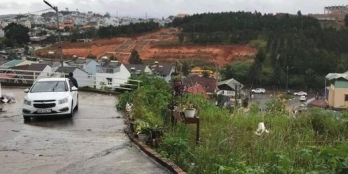 diện tích 66,58m2 ( mặt tiền 6m) Giá 4 tỷ 500 Hướng Tây Nam,