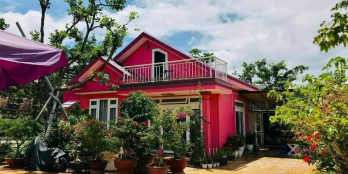 trung tâm tp đà lạt.2 mặt tiền có sân vườn rất là xinh ,  DT : 600m2 srxd còn t