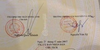 Bán nhà mặt phố trung tâm huyện