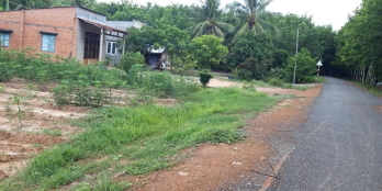 Em còn 1 căn nhà mặt tiền đường nhưa 10m , khu dân cư hiện thủ  !