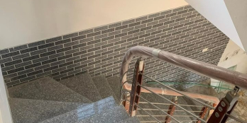  Bán căn nhà 3,5 tầng đang vào hoàn thiện ngõ Quang Trung. Cột 5.