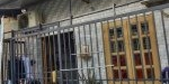 Nhà cấp 4 có gác, đường xe máy ra vào-BẾN LỘI-Dân cư xung quanh đông đúc