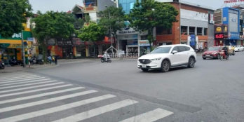 Lô góc mặt phố Nguyễn Văn Cừ, kinh doanh đỉnh, giá trong ngõ