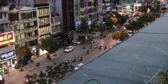 Bán tòa nhà showroom đường Ngọc Hồi, DT 930m2 - mặt tiền 30m - 2 tầng.