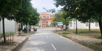 Mặt đường quốc lộ, gần bệnh viện Nông Nghiệp Ngọc Hồi, gần 1000m2, 3 tầng