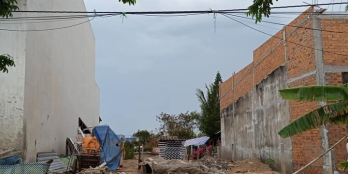 Bán nền Cao Văn Lầu . Đối diện Vườn Táo .