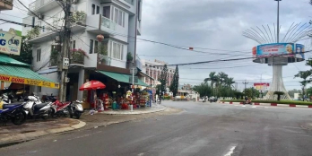 Bán nhà 4 mê mới căng gần vòng xoay quang trung, cho thuê hoặc kinh doanh đều dc