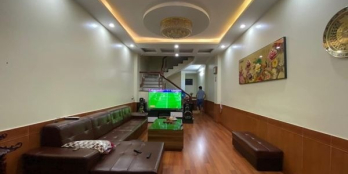 NHÀ 3 tầng-3 phòng ngủ công năng đầy đủ. GIA SÀNG gần trường 915