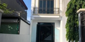 Nhà  3 tầng , 3 phòg ngủ , 1 phòng thờ Sau cây xăng quang vinh