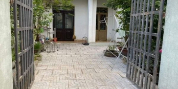 CẦN BÁN Nhà xây kiên cố dân cư đông ổn định.