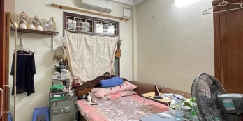 Bám nhà Bạch mai,Q. Hai Bà Trưng.  Nhà rất gần phố, 3 bước ra mặt phố Bạch Mai.