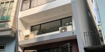 Bán nhà quận 10 đường Lý Thái Tổ rộng 21m2 giá 3,9 tỷ.