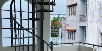 Nhà 2 MT Hẻm 1/ Đoàn Văn Bơ, P13, Q4. DT: 4m x 8m, 3 tầng. Giá: 3.5 tỷ TL