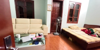 Siêu hiếm! Nhỉnh 4 tỷ nhà Ngã Tư Sở Dt 40 m2 x 4T, Mt 5m, ô tô tránh, lô góc 3 t