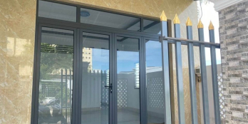 Do công việc cần tiền xài . Bán  nhà để thằng em có tiền cưới vợ