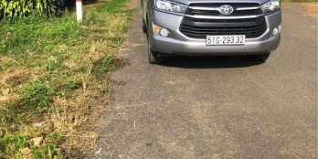 bán Tổng dt 3 sào 2 ôm 20,5m mặt đường nhựa lớn, nở hậu 40m