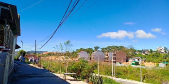 GÓC BÁN ĐẤT TẶNG NHÀ CẤP 4 " Trung Tâm"