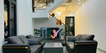 SIÊU PHẨM NHÀ CẶP CHO GĐ BỐME & CON  Vị trí cách trung tâm TP khoảng 4km, thuộc