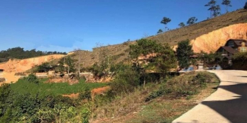 với Giá 4,5 tỷ sở hữu 664m2 đất sổ riêng- đường 10m - Vị trí: KQH Manglin, p7 Đà