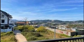 cần BÁN gấp 200 M2 Đất view toàn Thành Phố Đà Lạt * Diện tích : 10x20m