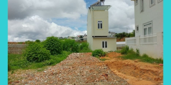 Diện tích: 70 m2 (Mặt tiền: 4 m) - Giá: 2.4 tỷ - Thương lượng Thích hợp định cư