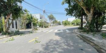 Cần bán gấp 2 lô đất gần biển DT 197m2, mặt tiền đường Nguyễn Xiển