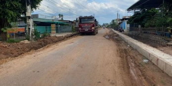 Đường xe hơi tới đất -  đường thông thoáng -   khu dân cư.