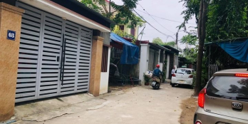 Cách trường tiểu học 500m, ngõ đường Trần Trùng Quang