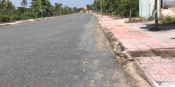 -Bán đất tặng nhà cấp 4 và 8 phòng trọ đang cho thuê đầy khách.