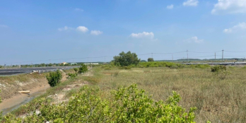 Lô đất hai mặt tiền Lý Nhơn và mặt tiền Dương Văn Hạnh.