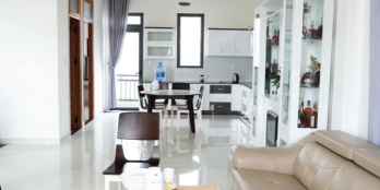 Villa cần bán có sân vườn rộng rãi nội thất đầy đủ