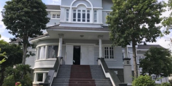 Bán biệt thư có Ví trí nhà nằm trên đồi, view gần hết Tp. Đà Lạt, nằm giữa 2 rừn