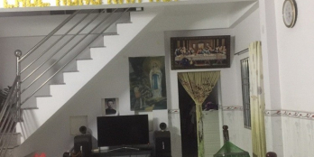 Bán hộ cho ông anh nhà 1 trệt 1 lầu Nhà đẹp đối diện chợ .12×16 giá 2ty 400tr