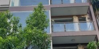 Bán nhà mặt phố Dịch Vọng Hậu diện tích 100m2 xây dựng 6 tầng có hầm mặt tiền 5m