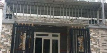 bán nhà xã lê minh xuân có sân rộng rãi và chỗ để xe hơi-giá đầu tư