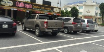 Bán căn nhà ngay trung tâm thương mại Dân Tiến