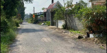 iện tích đất 5x20 100m² sổ hồng riêng full thổ cư, đối diện căn nhà trong hình.