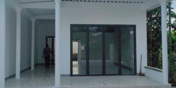 Nhà mới xây. Rất thuận lợi cho vc muốn ra riêng giá rẻ đầu năm