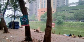 Bán đất mặt hồ Quan Nhân. DT 97m2, MT 4,7m, ô tô vào, ngõ thông, có nhà cấp 4