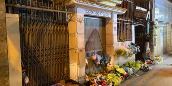 Bán nhà mặt phố Chính Kinh, DT 76,3m2, MT 5,6m, ô tô, kinh doanh đỉnh