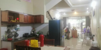 - Nhà 1 mê trên lợp ngói xây kiên cố, 1pk, bếp, 3pn, 2wc... đầy đủ tiện ích